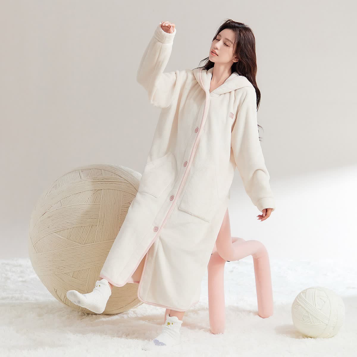Peignoir simple et moelleux à capuche et boutons - Blanc - XL - image 1