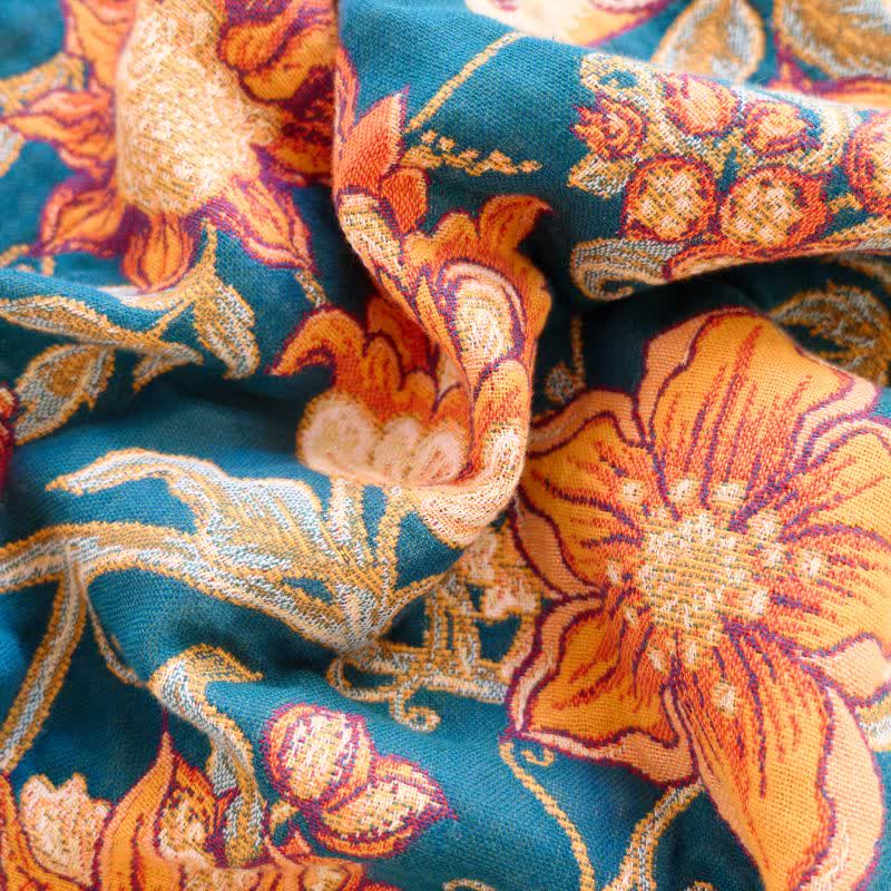 Couverture luxueuse en coton à motifs floraux et à pompons - image 4