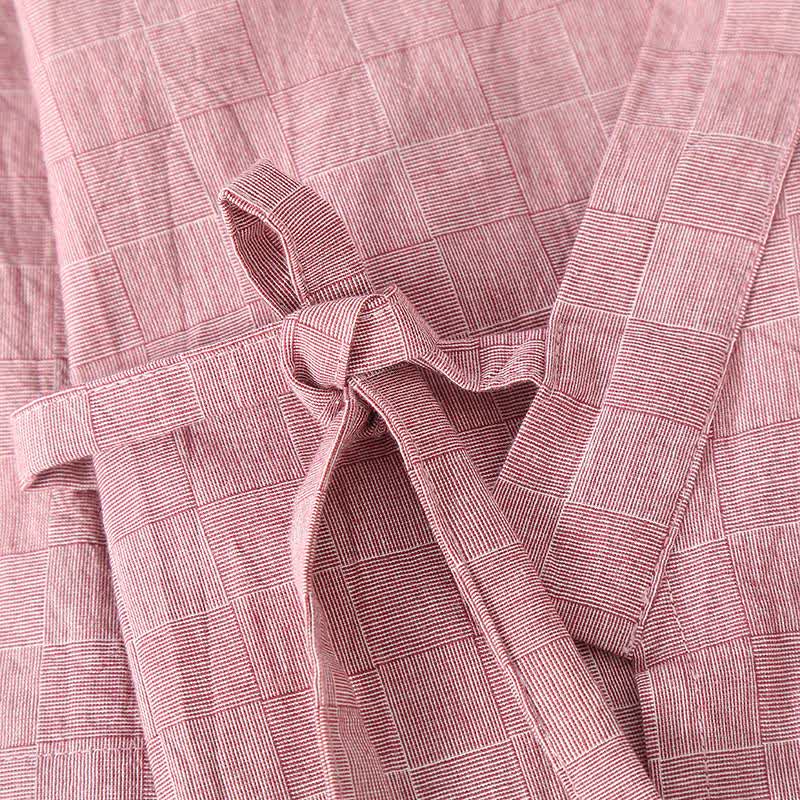 Kimono d'intérieur en gaze de coton à carreaux discrets - image 2