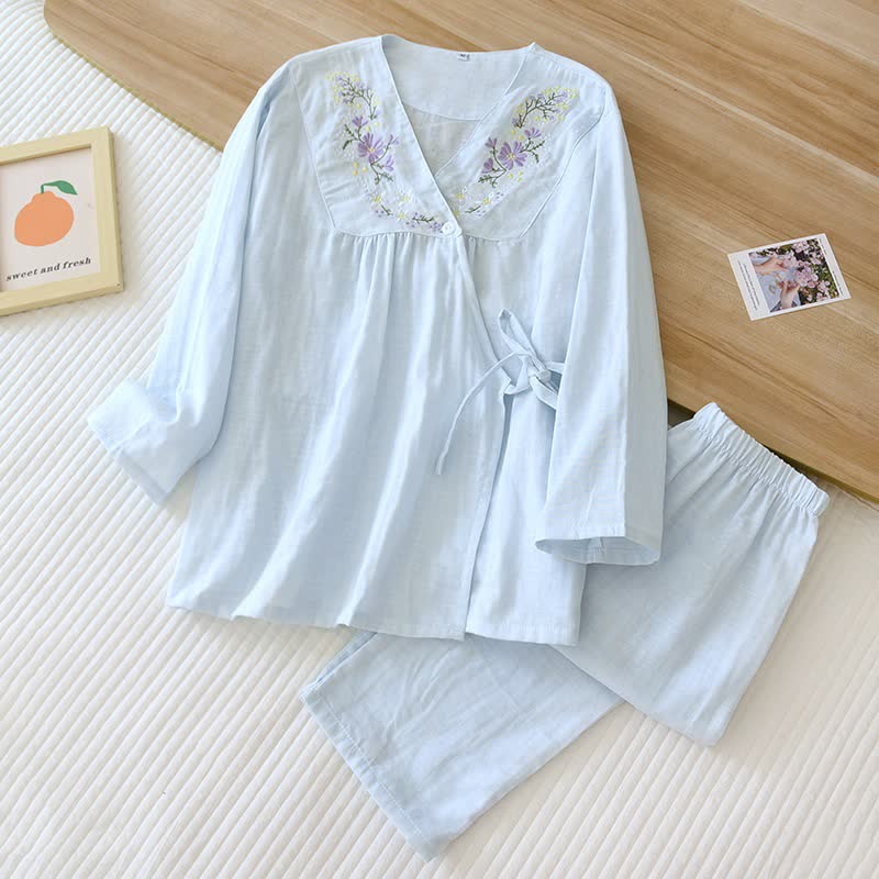 Kimono d'intérieur en gaze de coton orné de broderies florales - bleu clair - XL - image 13