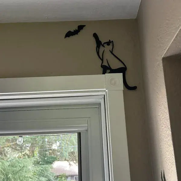 Décoration de cadre de porte avec une chauve-souris noire - image 3