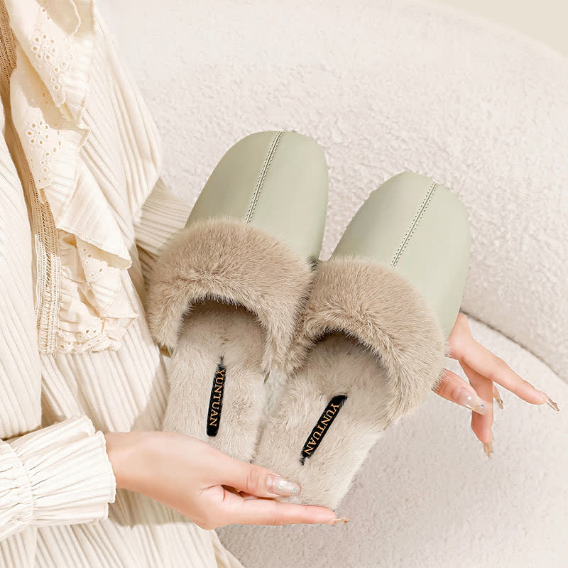 Pantoufles simples en peluche unie - image 3