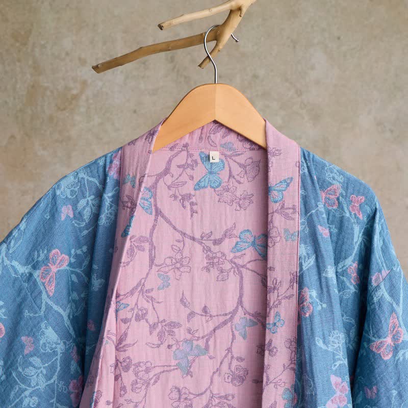 Peignoir élégant de style kimono en gaze de coton à motifs floraux et papillons. - image 3