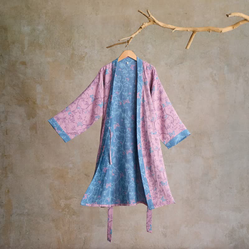 Peignoir élégant de style kimono en gaze de coton à motifs floraux et papillons. - Rose - L - image 7