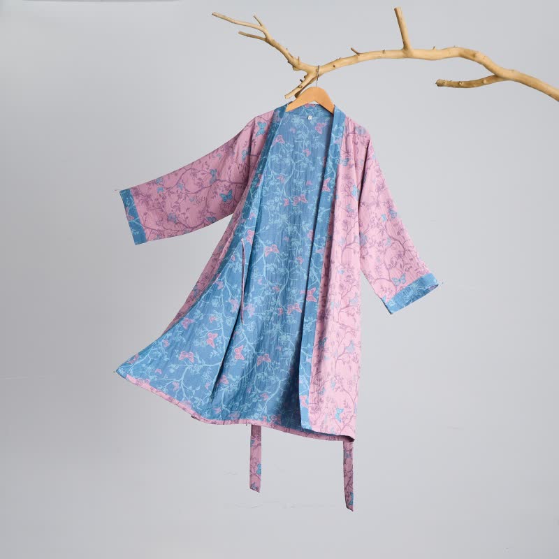 Peignoir élégant de style kimono en gaze de coton à motifs floraux et papillons. - image 9