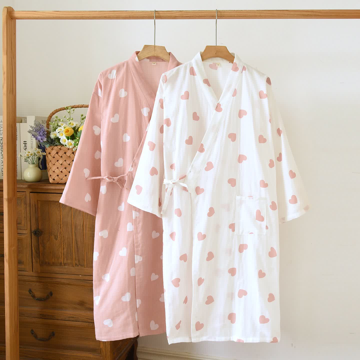 Peignoir de style kimono en gaze de coton à motif de cœur - image 1