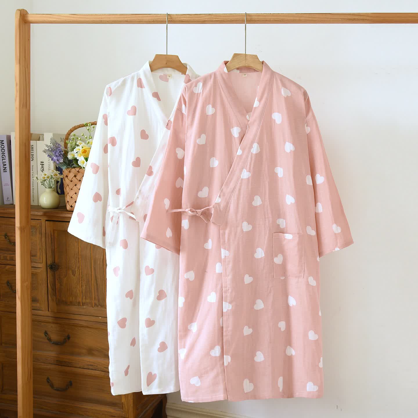 Peignoir de style kimono en gaze de coton à motif de cœur - image 0