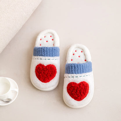 Pantoufles en peluche à motif cœur - image 1