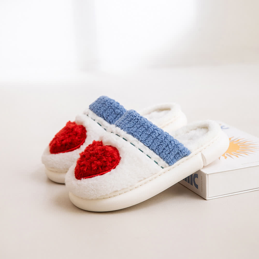 Pantoufles en peluche à motif cœur - image 2
