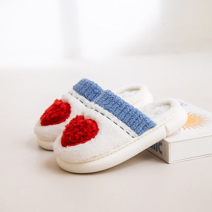 Pantoufles en peluche à motif cœur - image 2