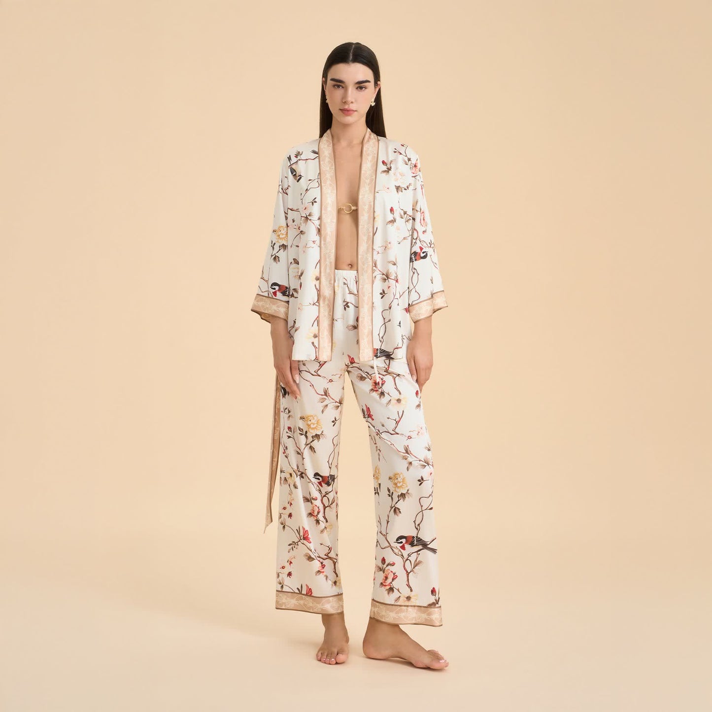 Ensemble kimono vintage pour la détente, orné de motifs floraux et d'oiseaux. - image 1