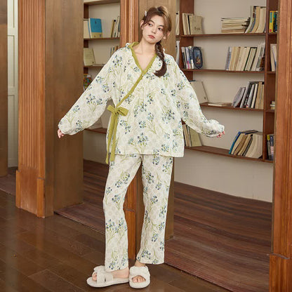 Ensemble de vêtements d'intérieur avec col à volants et motif floral frais - image 1