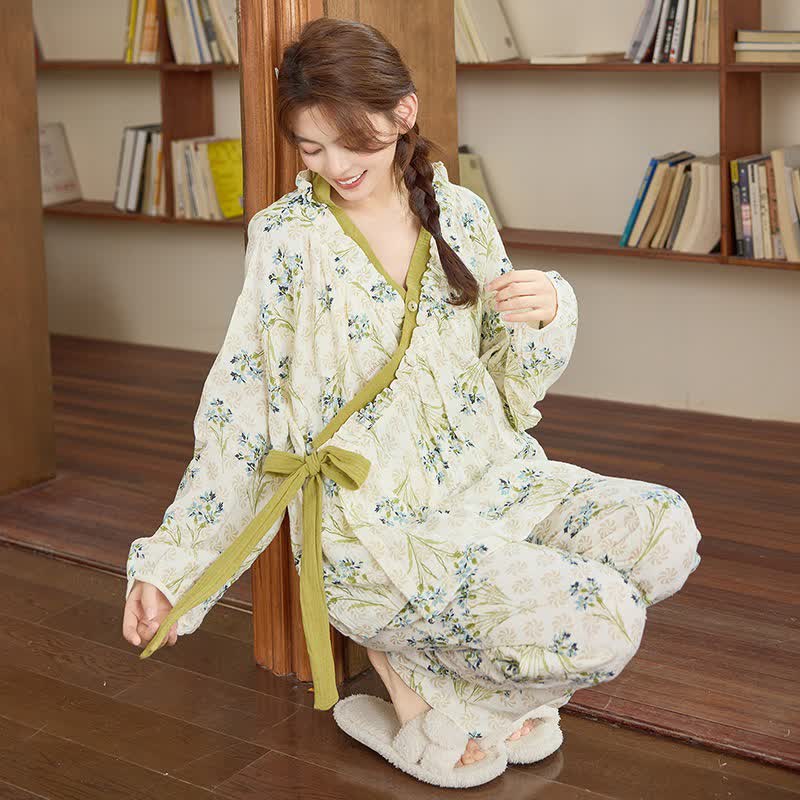 Ensemble de vêtements d'intérieur avec col à volants et motif floral frais - image 2