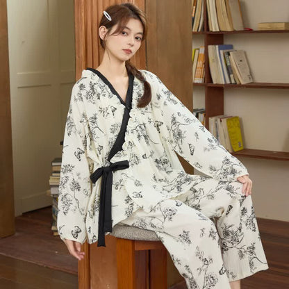 Ensemble de vêtements d'intérieur à motif d'encre orientale et motif de papillon floral - image 0