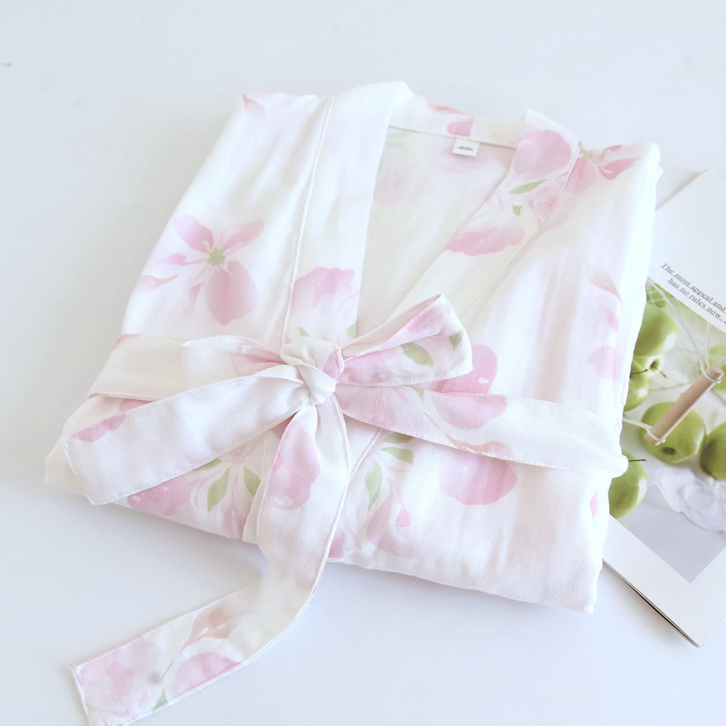 Peignoir de style kimono en gaze de coton à motif de fleurs de cerisier - image 2