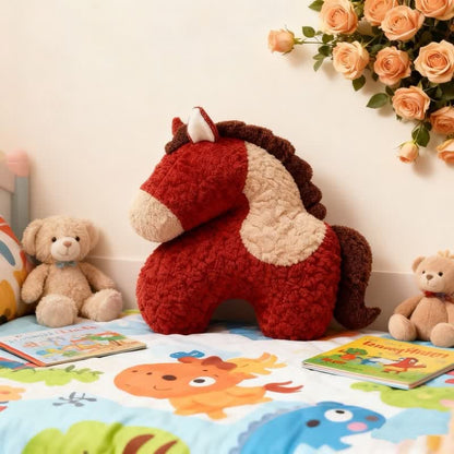 Coussin festif en sherpa avec mascotte de cheval rouge - image 4
