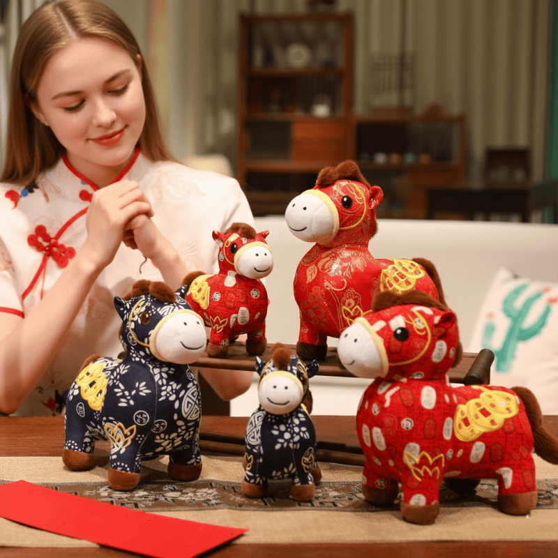 Poupée porte-bonheur en peluche Cheval du zodiaque chinois - image 0