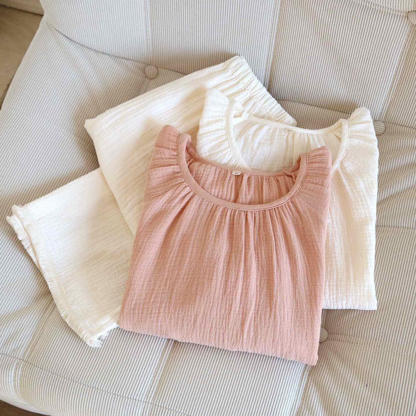 Ensemble de vêtements d'intérieur minimalistes unis en coton - image 4