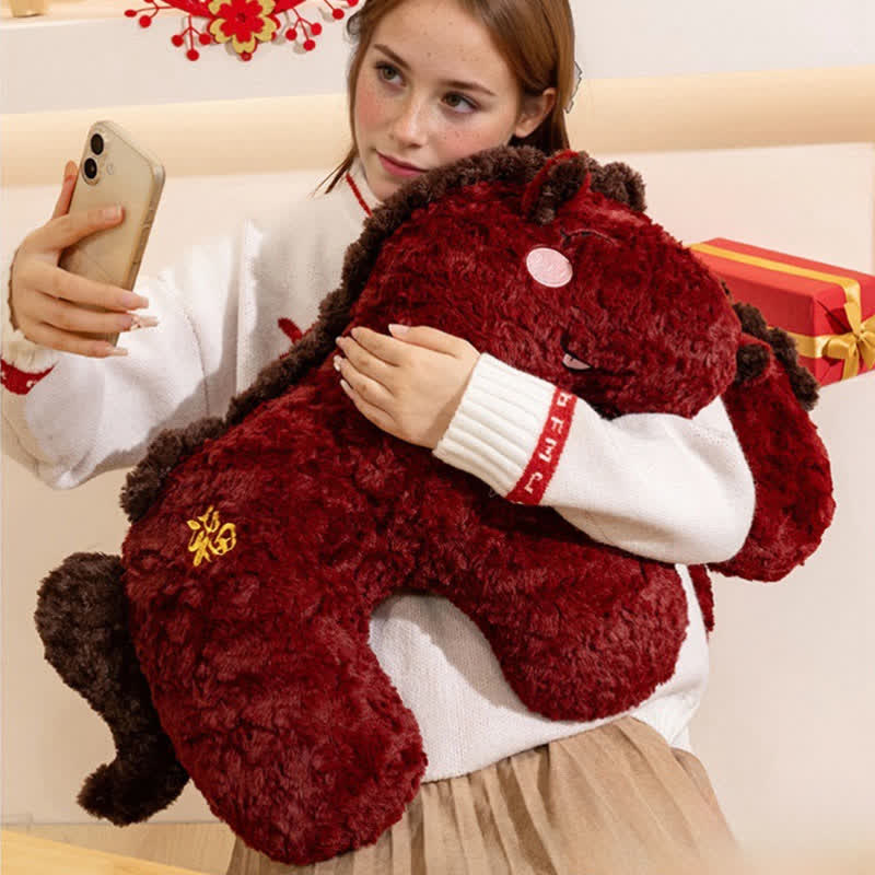 Coussin en peluche à l'effigie de la mascotte du cheval 2026 - image 3