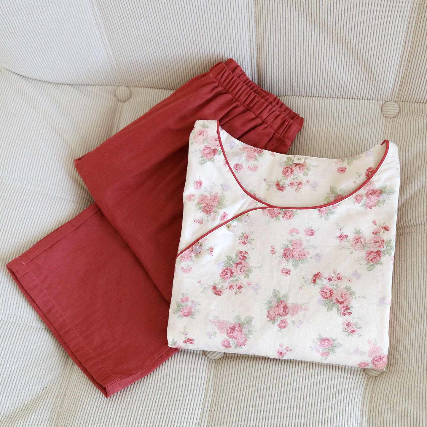 Pyjama romantique à roses en gaze de coton - image 1