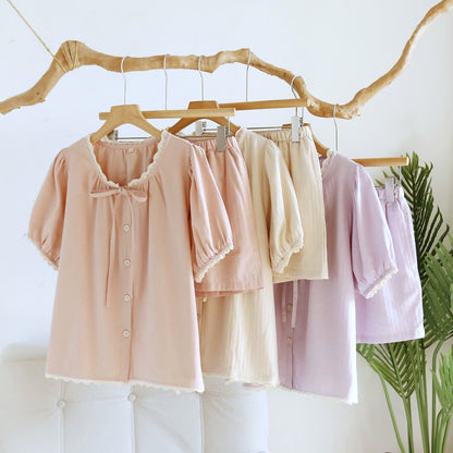 Ensemble pyjama court uni avec bordure en dentelle - image 2