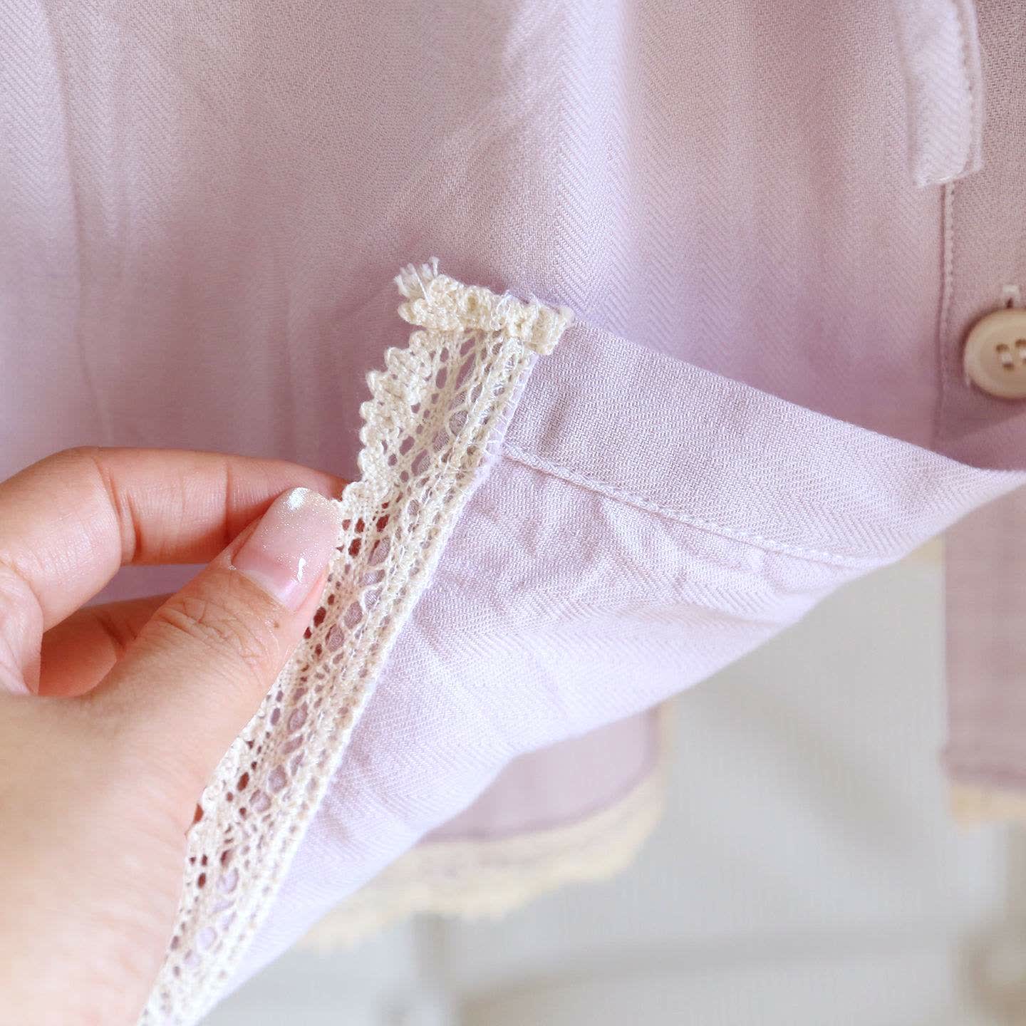 Ensemble pyjama court uni avec bordure en dentelle - image 11