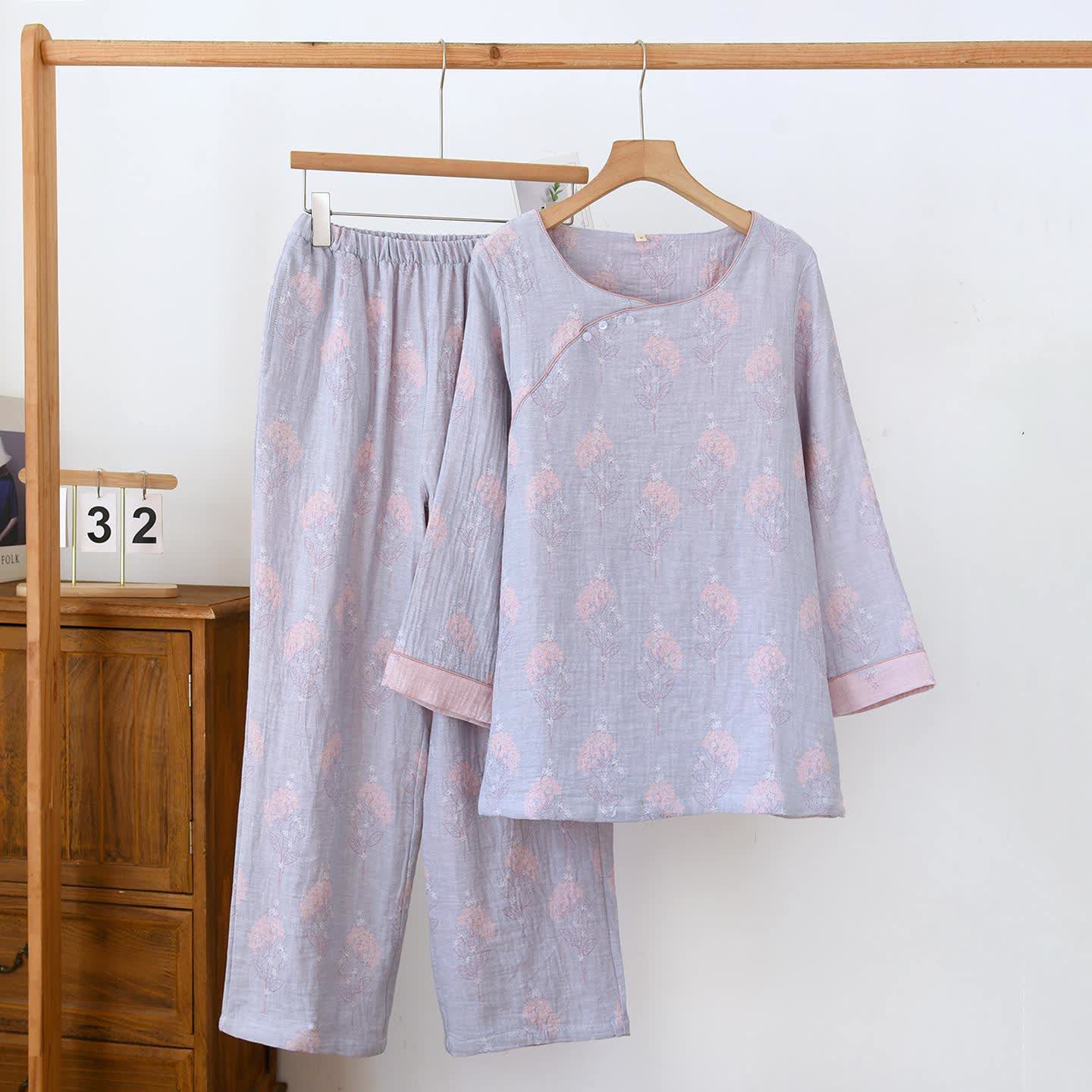 Ensemble pyjama en coton de style vintage avec un motif floral discret - Bleu - XL - image 1