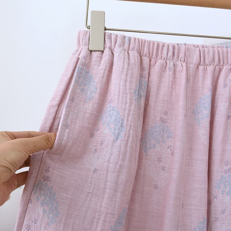 Ensemble pyjama en coton de style vintage avec un motif floral discret - image 9