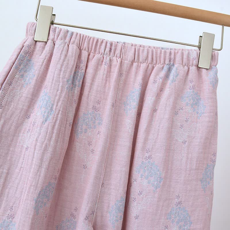 Ensemble pyjama en coton de style vintage avec un motif floral discret - image 8