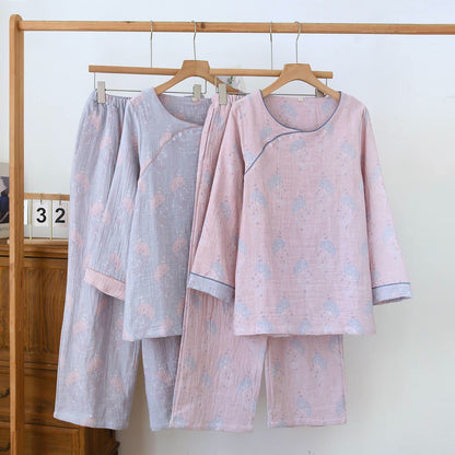 Ensemble pyjama en coton de style vintage avec un motif floral discret - image 0