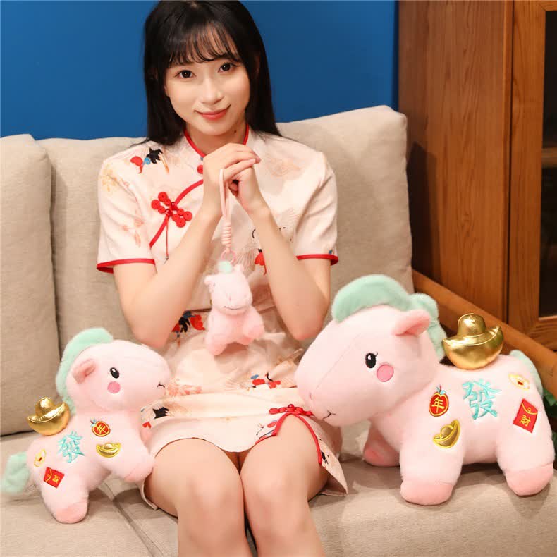 Décoration en peluche cheval porte-bonheur rose - image 0