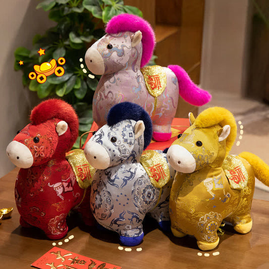 Décoration vintage avec des jouets traditionnels en forme de chevaux du zodiaque. - image 0