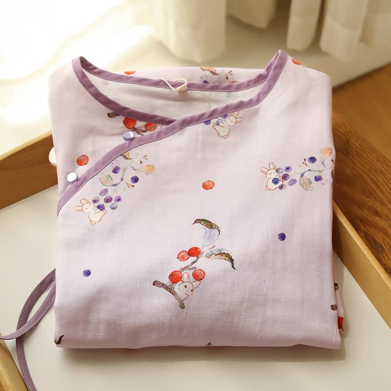Chemise de nuit en gaze de coton à motif de lapins et de baies - image 1