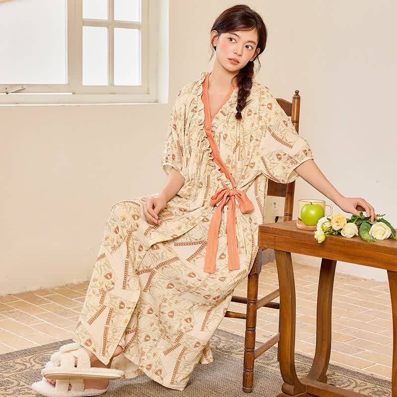 Chemise de nuit à motif vintage, col à volants et lien sur le côté - image 1