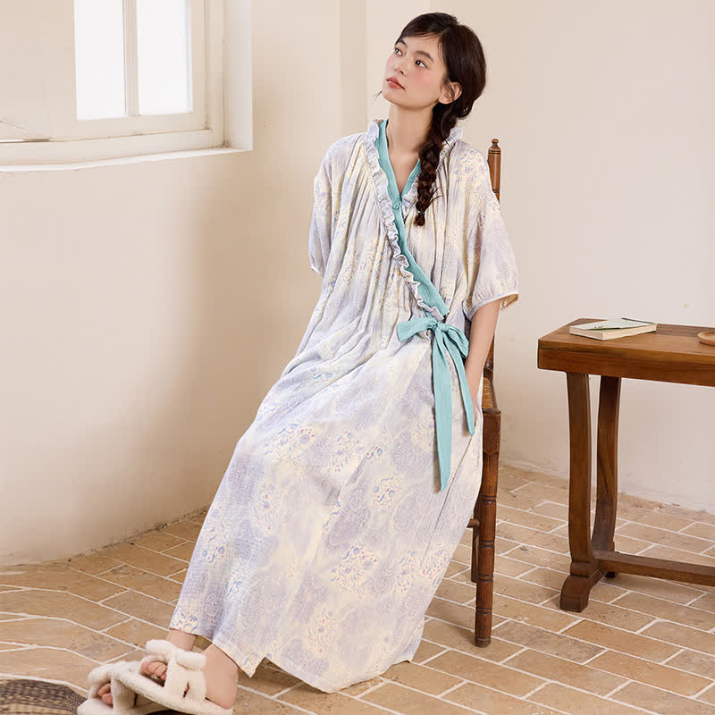 Nuisette vintage artistique avec col à volants et lien sur le côté. - image 1