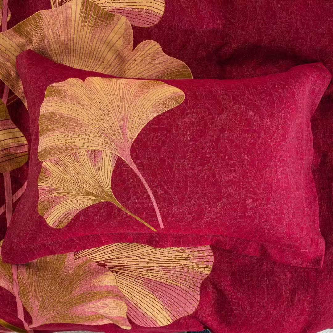 Ensemble de literie en coton avec motif de feuilles de ginkgo rouges et dorées (4 pièces) - image 4