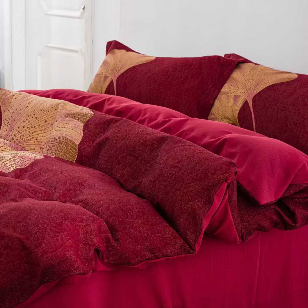 Ensemble de literie en coton avec motif de feuilles de ginkgo rouges et dorées (4 pièces) - image 3