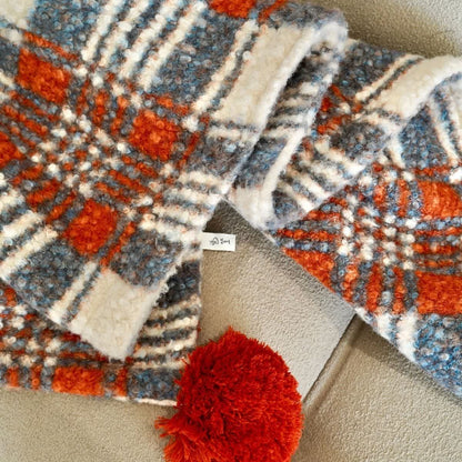 couvre-lit à carreaux bleus et rouges - image 4