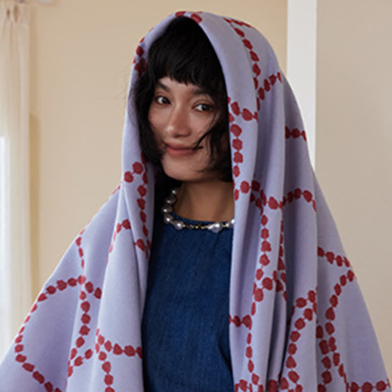 Plaid réversible à motifs circulaires et à pompons - image 13