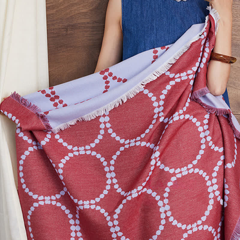 Plaid réversible à motifs circulaires et à pompons - image 5