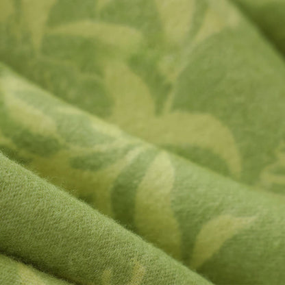 plaid vert à pompons artistiques et botaniques - image 13