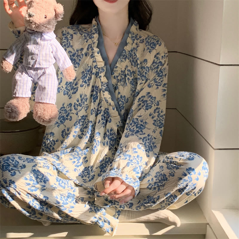 Ensemble pyjama bleu à col volanté et motif floral - image 1