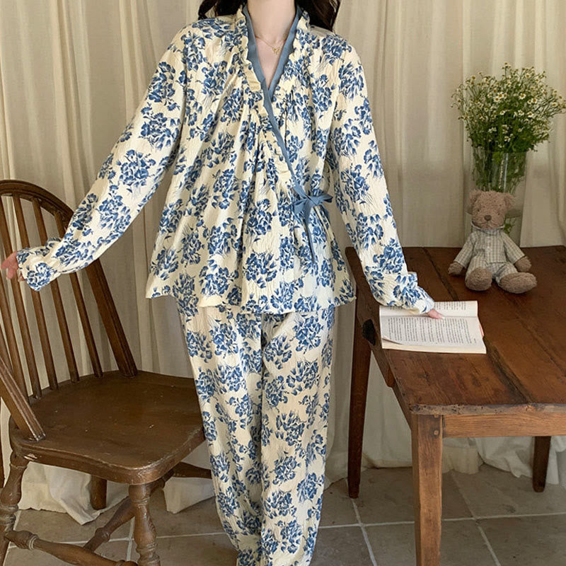 Ensemble pyjama bleu à col volanté et motif floral - image 2