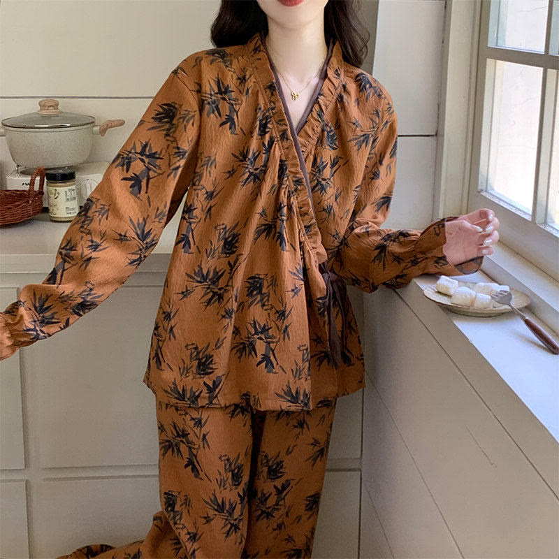 Ensemble pyjama à col volanté et motif de feuilles - image 4