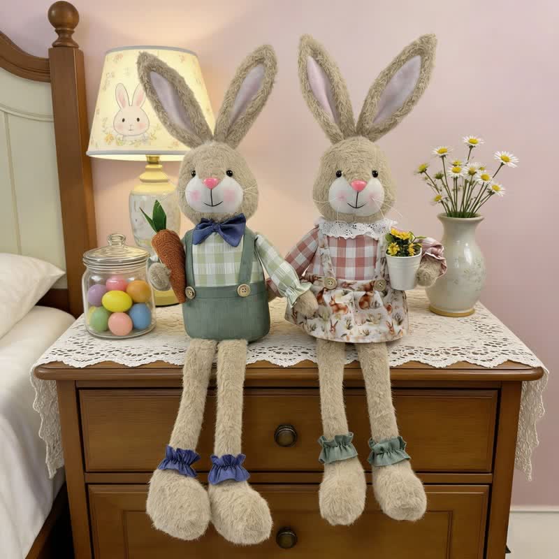 Figurine en peluche d'un lapin assis dans un style maison de campagne - image 1