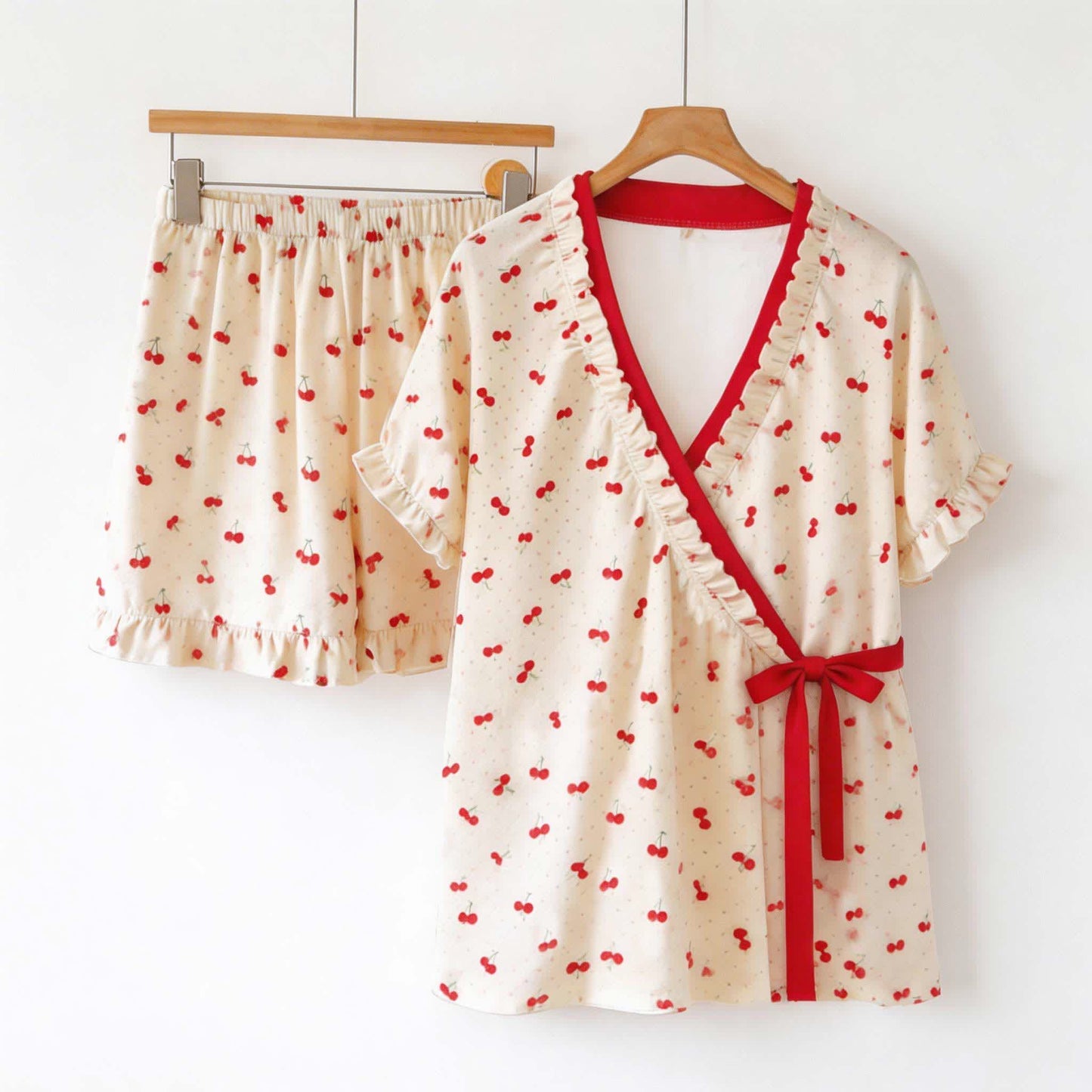 Pyjama couleur cerise avec manches à volants et pois blancs - image 3
