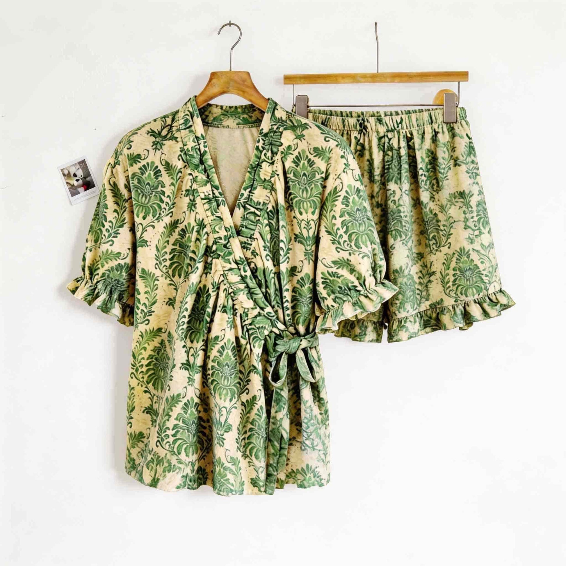 Pyjama vert rafraîchissant à motif floral et manches à volants - image 4