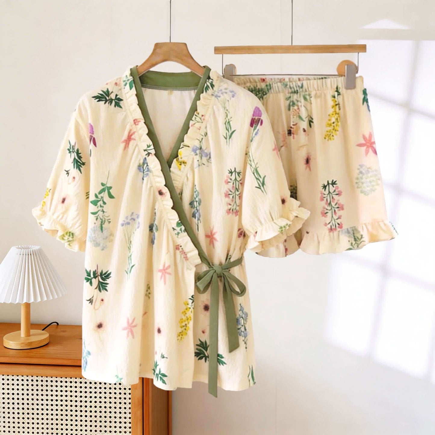 Pyjama à motifs d'hortensias et manches à volants - Beige et rouge - XXXL - image 0