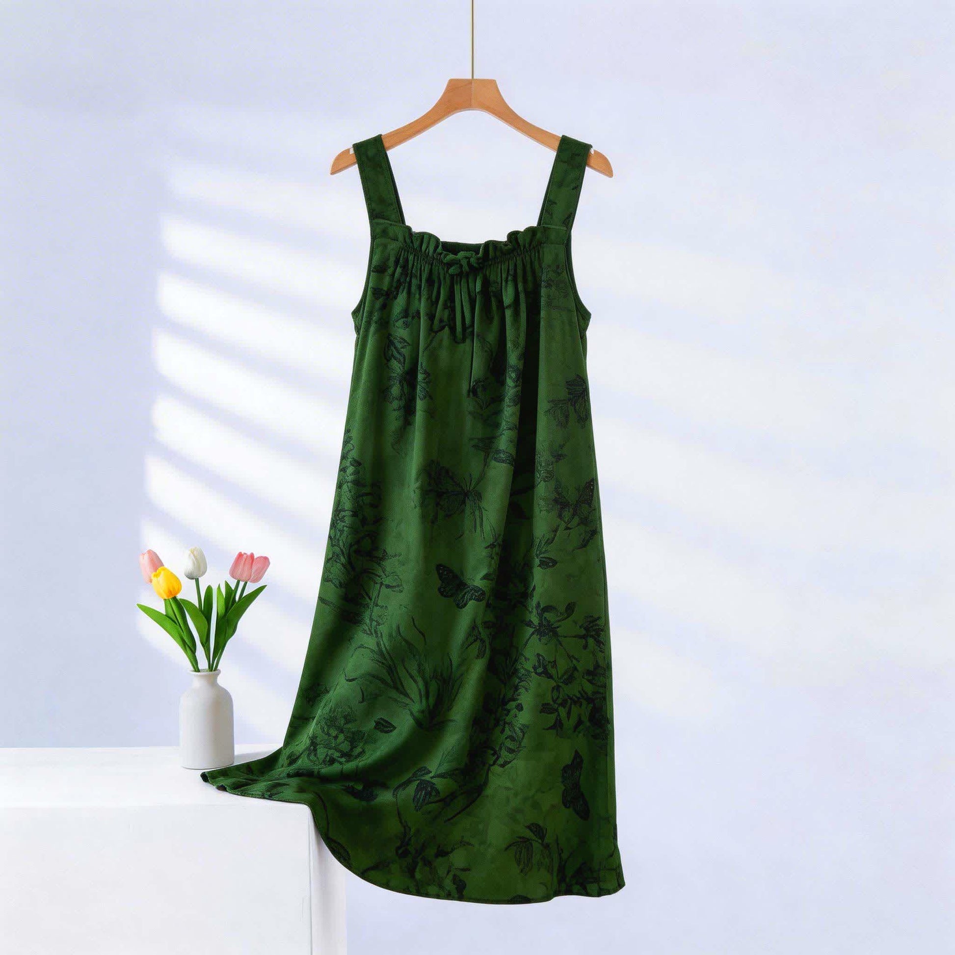 Chemise de nuit sans manches à motif botanique de papillons et col à volants - Vert - Taille surdimensionnée - image 0