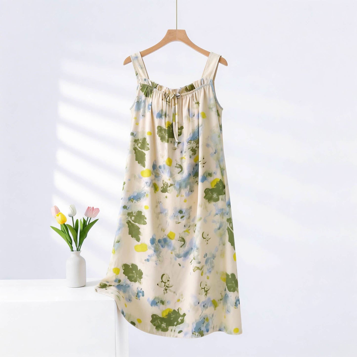 Chemise de nuit sans manches à col à volants et encre aquarelle - Vert et beige - Taille surdimensionnée - image 0